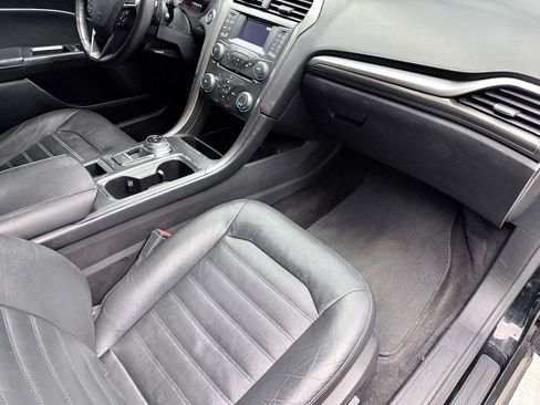 Used 2017 Ford Fusion SE image 11