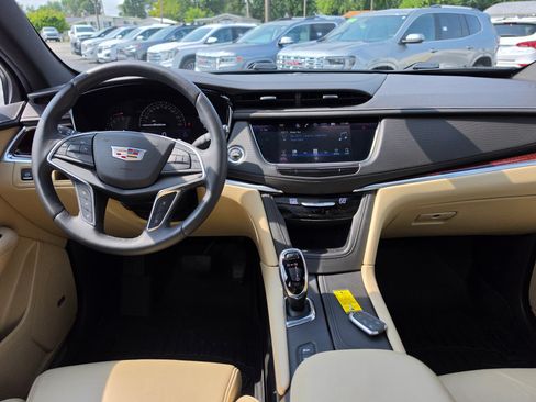 Used 2017 Cadillac XT5 Premium Luxury AWD/4WD image 9