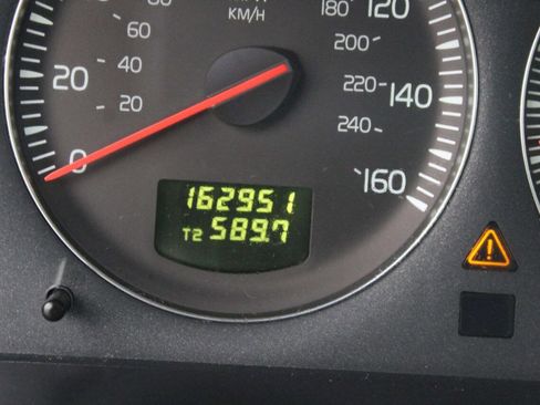 Used 2005 Volvo S60 T5 image 9