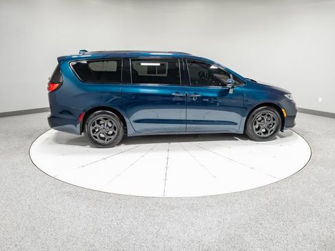 Used 2021 Chrysler Pacifica Touring-L w/ S Appearance Package FWD image 32