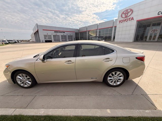Used 2014 Lexus ES 300h w/ Luxury Package w/Bamboo Trim FWD image 7
