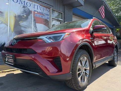Used 2018 Toyota RAV4 LE AWD/4WD image 7
