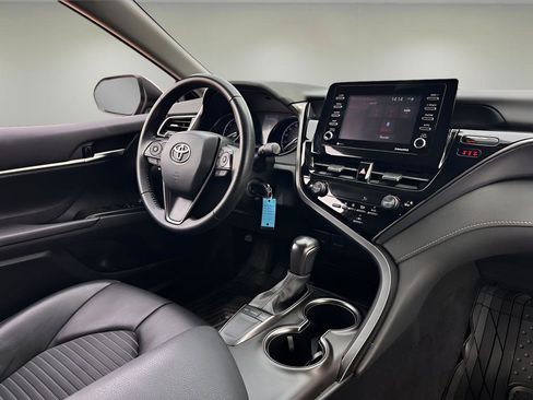 Used 2024 Toyota Camry SE FWD image 10