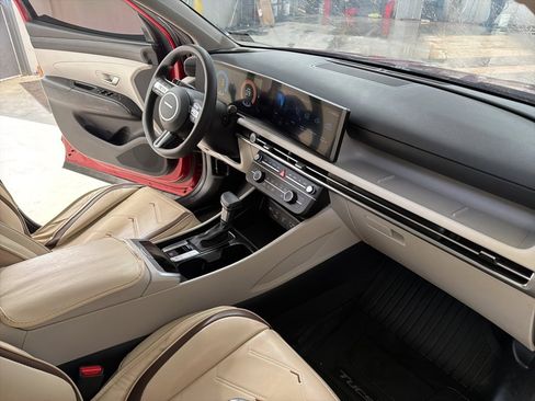 Certified 2025 Hyundai Tucson SE image 27