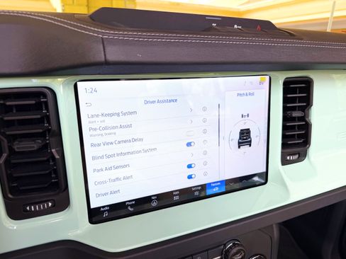Used 2025 Ford Bronco Outer Banks AWD/4WD image 35
