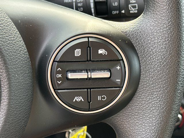 Used 2025 Kia Soul LX w/ LX Technology Package FWD image 36