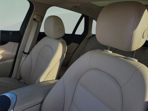 Certified 2022 Mercedes-Benz GLC 300 image 23