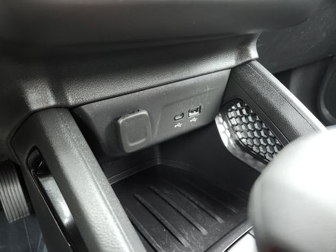 Used 2025 Chevrolet TrailBlazer LS w/ LS Convenience Package FWD image 8