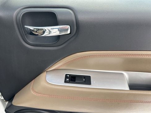 Used 2014 Jeep Compass Latitude image 18