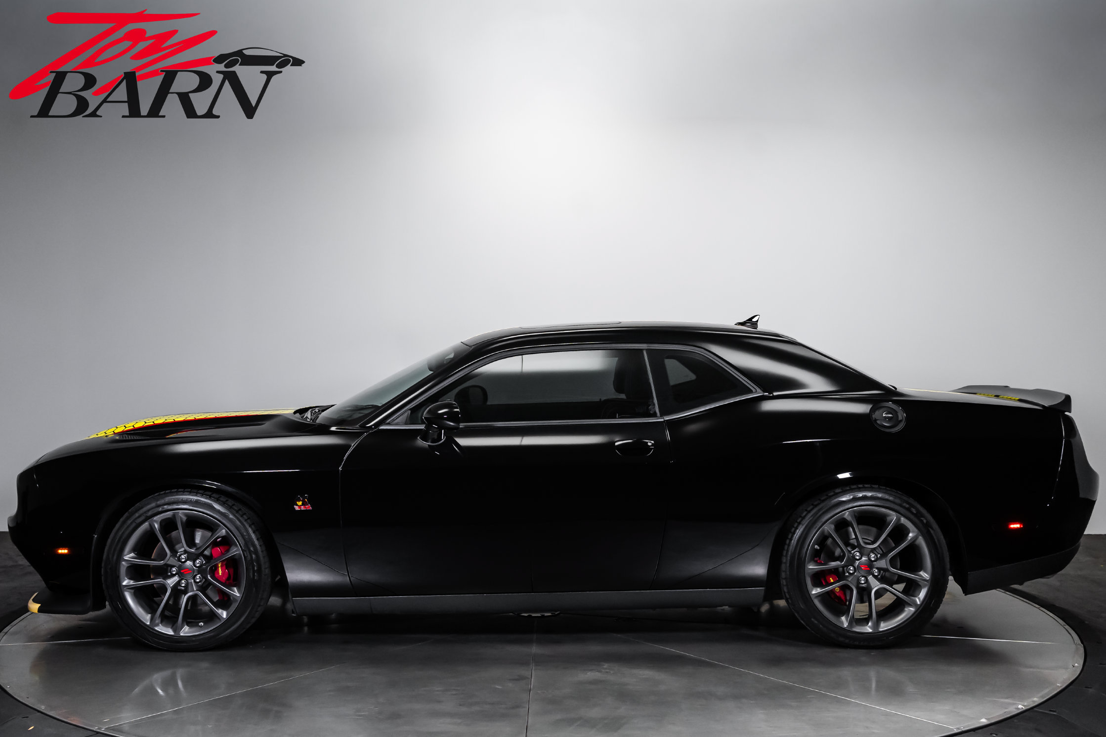 Used 2023 Dodge Challenger R/T Scat Pack RWD image 2