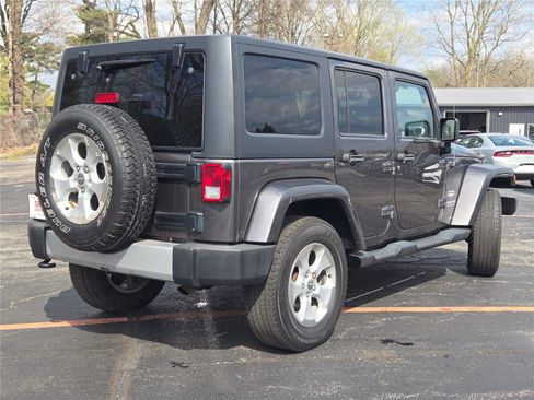 Used 2014 Jeep Wrangler Unlimited Sahara AWD/4WD image 11