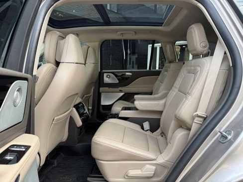 Used 2020 Lincoln Aviator Reserve w/ Equipment Group 202A image 19