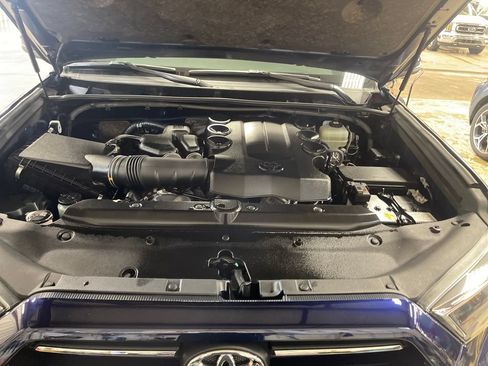 Certified 2022 Toyota 4Runner Limited AWD/4WD image 9