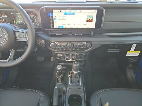 New 2026 Jeep Gladiator Sport AWD/4WD image 11