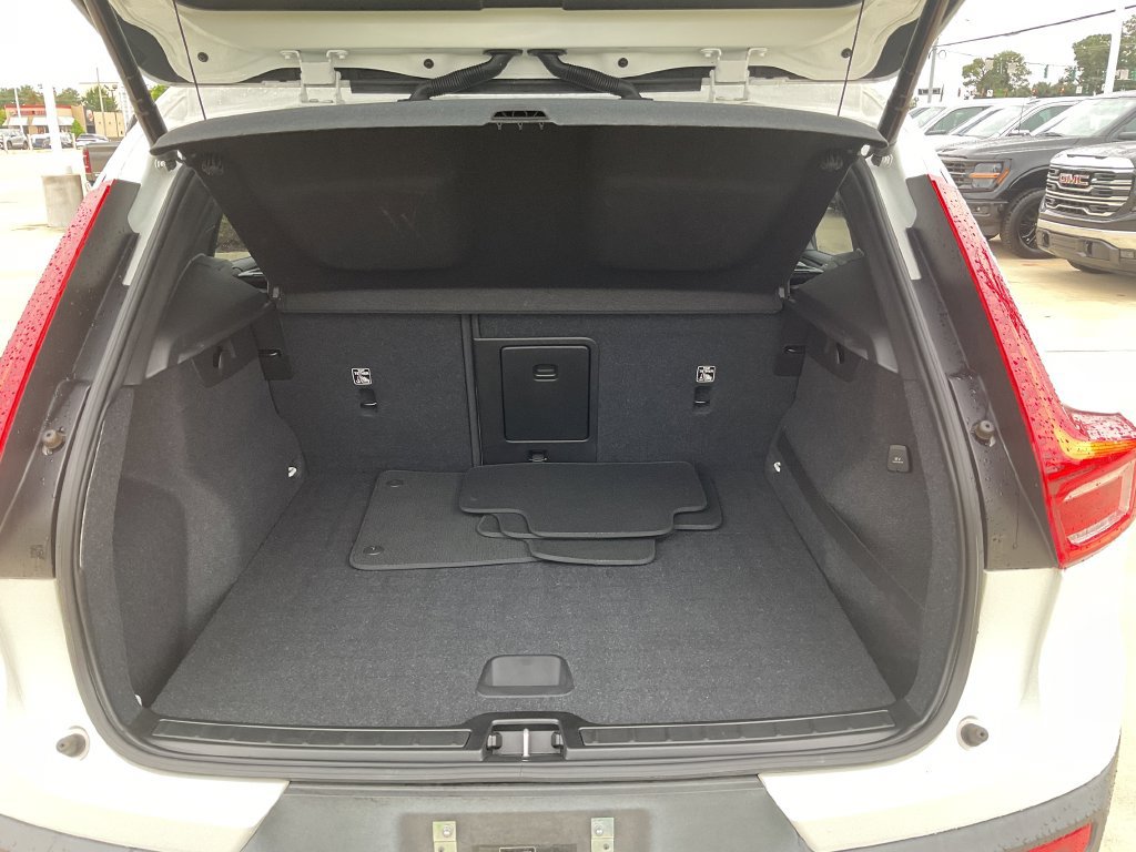 Used 2020 Volvo XC40 T4 Momentum FWD image 10