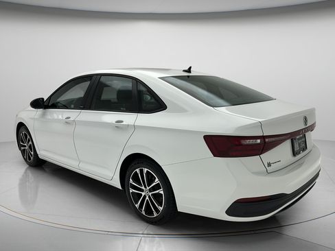 Used 2025 Volkswagen Jetta Sport FWD image 4