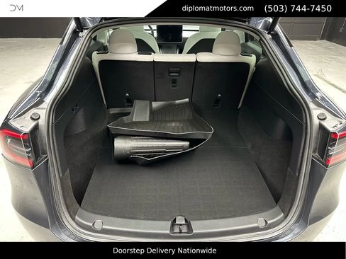 Used 2022 Tesla Model Y Long Range image 36