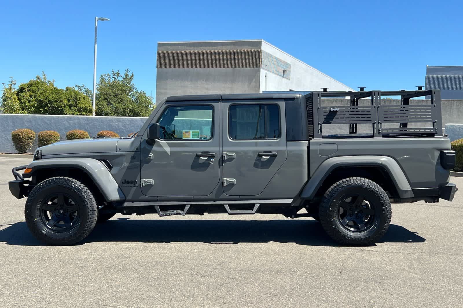 Used 2022 Jeep Gladiator Sport AWD/4WD image 9