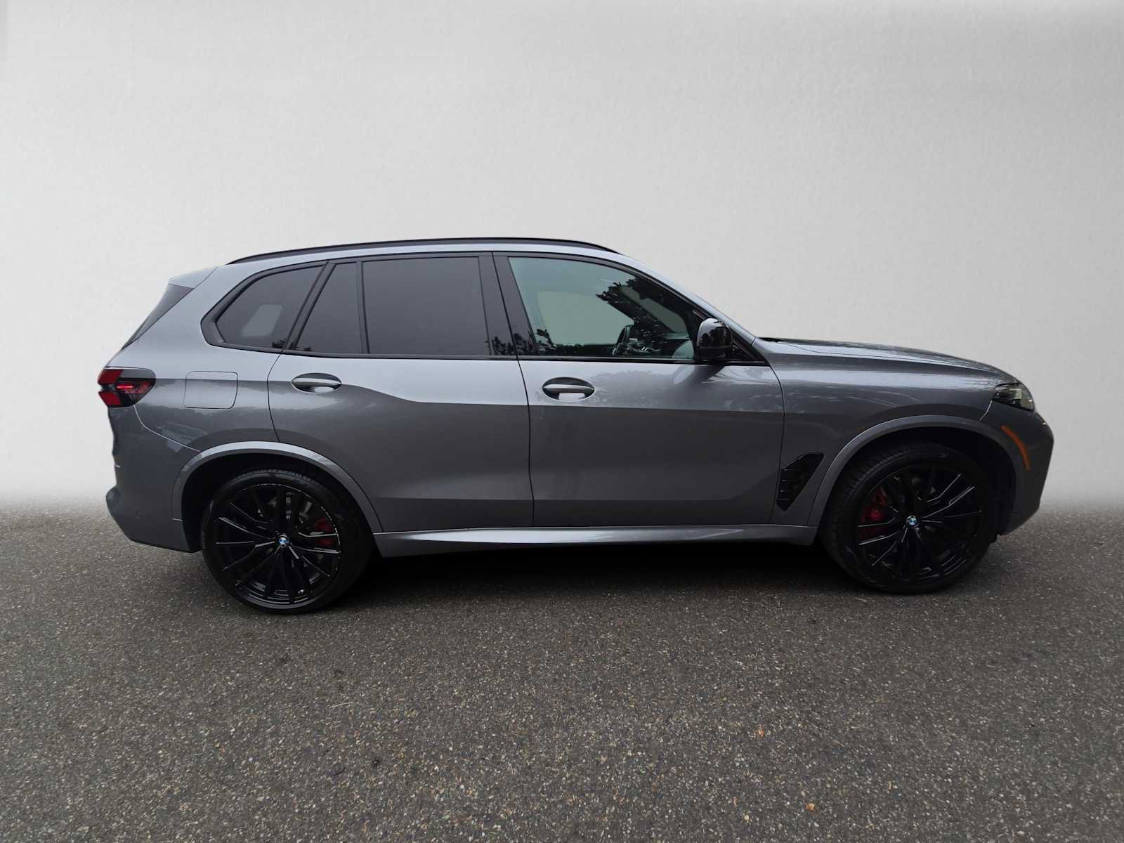 Used 2025 BMW X5 M60i AWD/4WD image 2