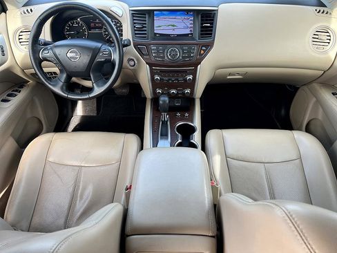 Used 2018 Nissan Pathfinder Platinum image 18