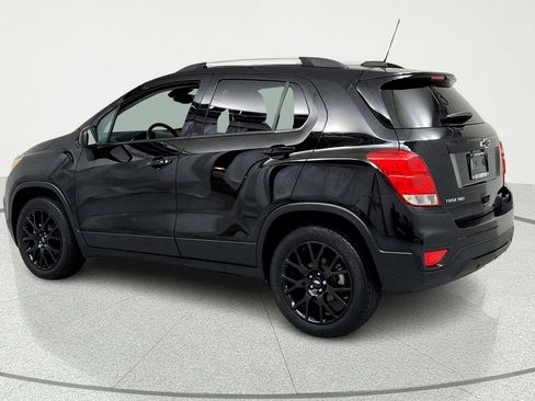 Used 2022 Chevrolet Trax LT w/ Midnight Edition AWD/4WD image 3