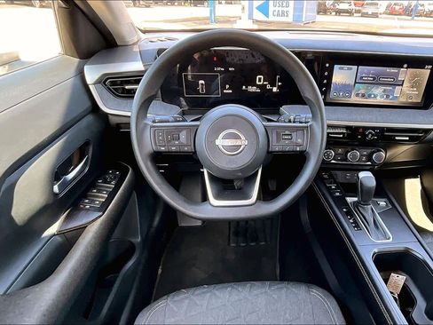Used 2025 Nissan Kicks SV AWD/4WD image 6