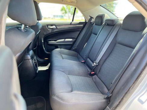 Used 2019 Chrysler 300 Touring RWD image 12