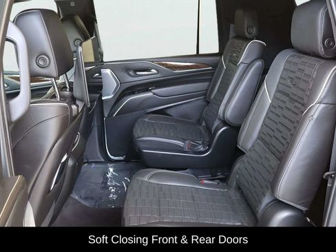 Used 2024 Cadillac Escalade ESV Premium Luxury Platinum AWD/4WD image 17