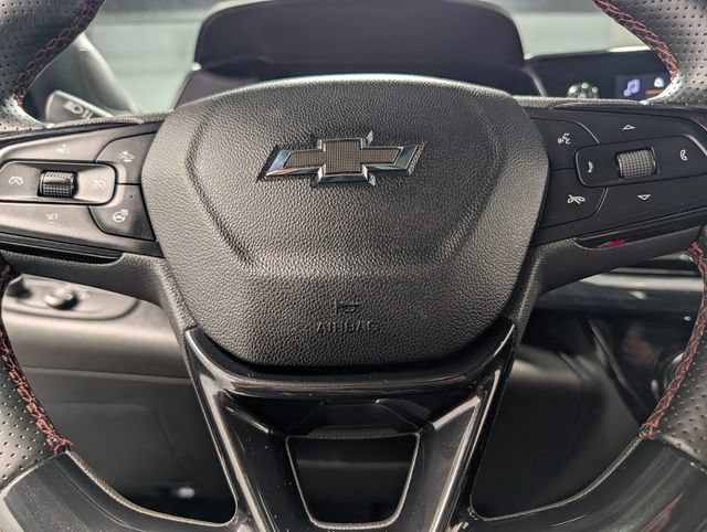 Used 2025 Chevrolet Trax RS w/ Sunroof Package FWD image 21