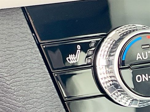 New 2025 Mitsubishi Outlander SE image 21