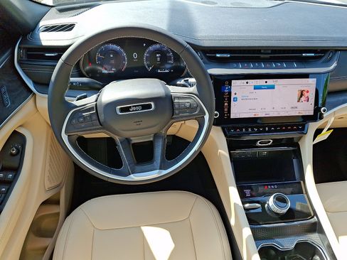New 2026 Jeep Grand Cherokee Limited AWD/4WD image 7