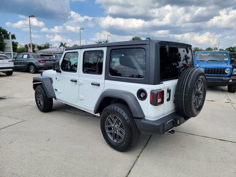 Used 2025 Jeep Wrangler Unlimited Sport AWD/4WD image 3