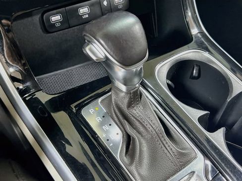 Certified 2023 Kia Carnival EX FWD image 17