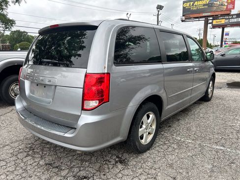 Used 2013 Dodge Grand Caravan SXT FWD image 3
