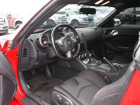 Used 2016 Nissan 370Z Coupe RWD image 14
