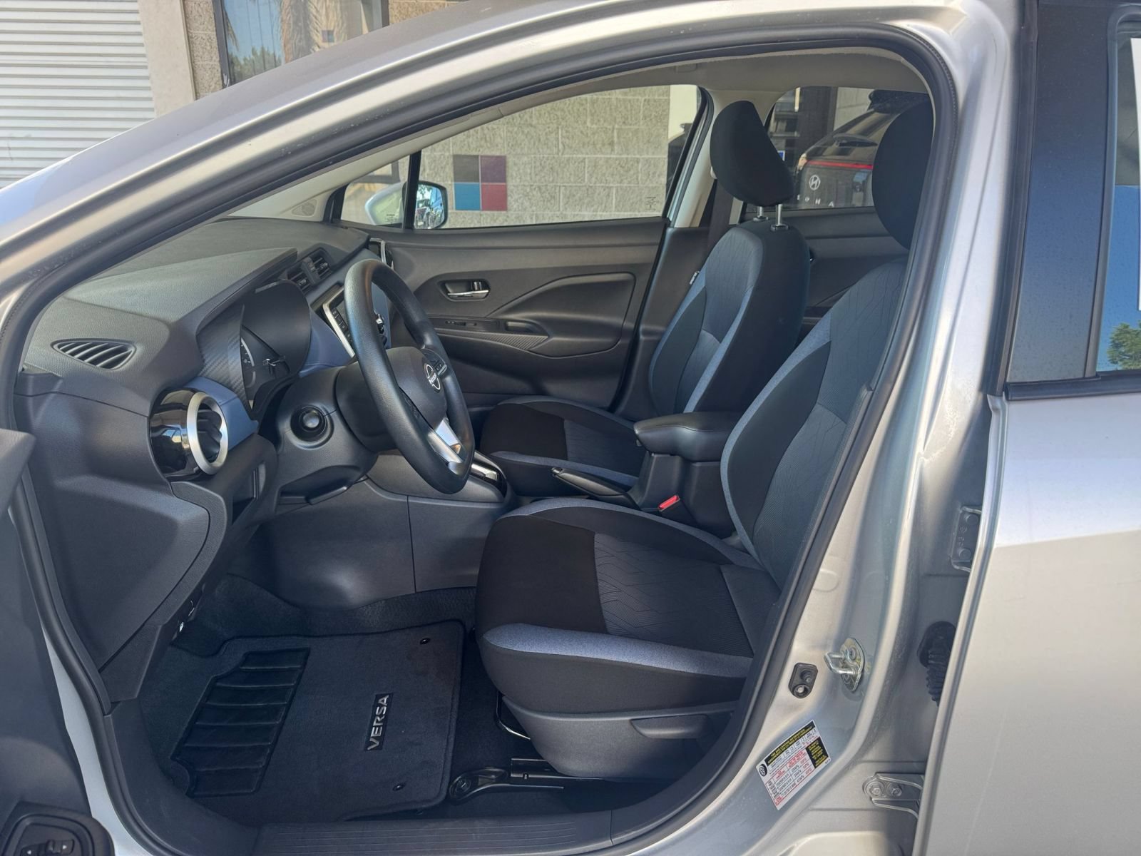 Used 2025 Nissan Versa SV FWD image 25