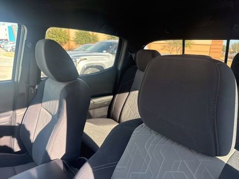 Used 2020 Toyota Tacoma TRD Off-Road image 8