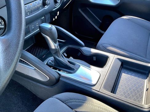 Used 2023 Nissan Frontier SV image 18