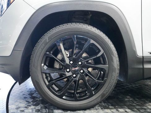 Used 2023 GMC Terrain SLT w/ Tech Package AWD/4WD image 9