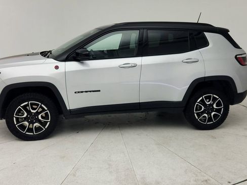 Used 2025 Jeep Compass Trailhawk image 5