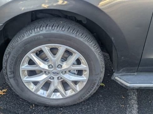 Used 2021 Ford Expedition Max XLT image 9