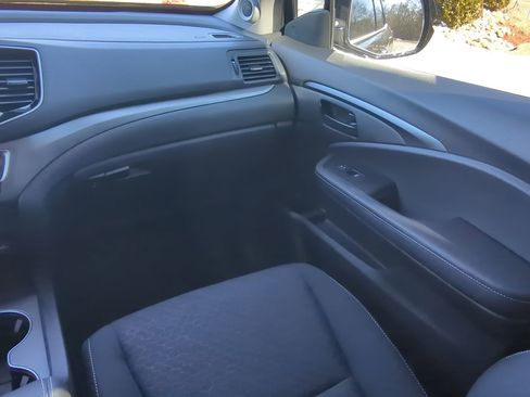 Used 2025 Honda Ridgeline Sport image 15