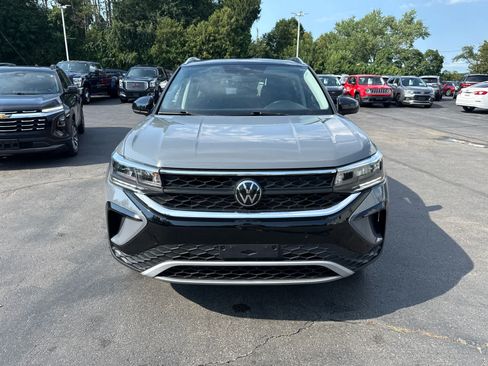 Used 2024 Volkswagen Taos SE AWD/4WD image 8