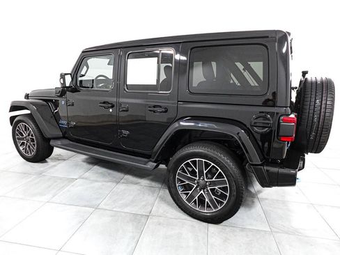 Used 2023 Jeep Wrangler Unlimited Sahara AWD/4WD image 5