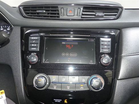 Used 2020 Nissan Rogue S AWD/4WD image 36