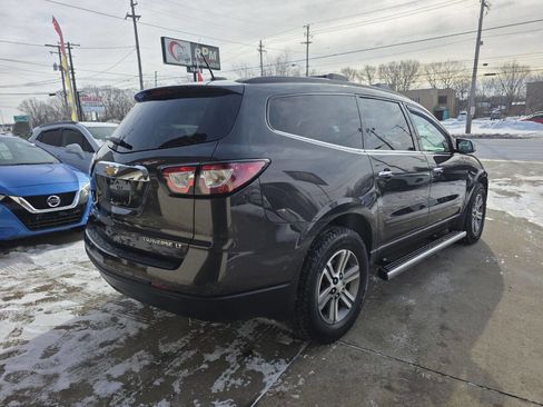 Used 2016 Chevrolet Traverse LT image 7