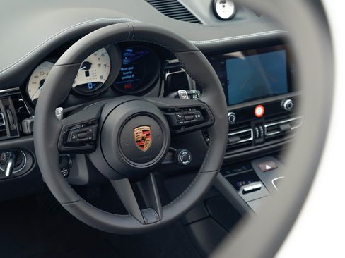 Certified 2026 Porsche Macan Turbo AWD/4WD image 21
