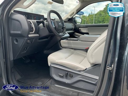 Used 2025 Ford Expedition Active AWD/4WD image 17