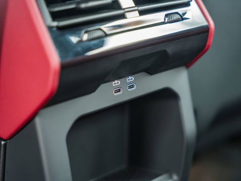 Used 2025 BMW 530i xDrive w/ Premium Package image 27