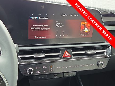 Used 2025 Kia Niro EX image 16